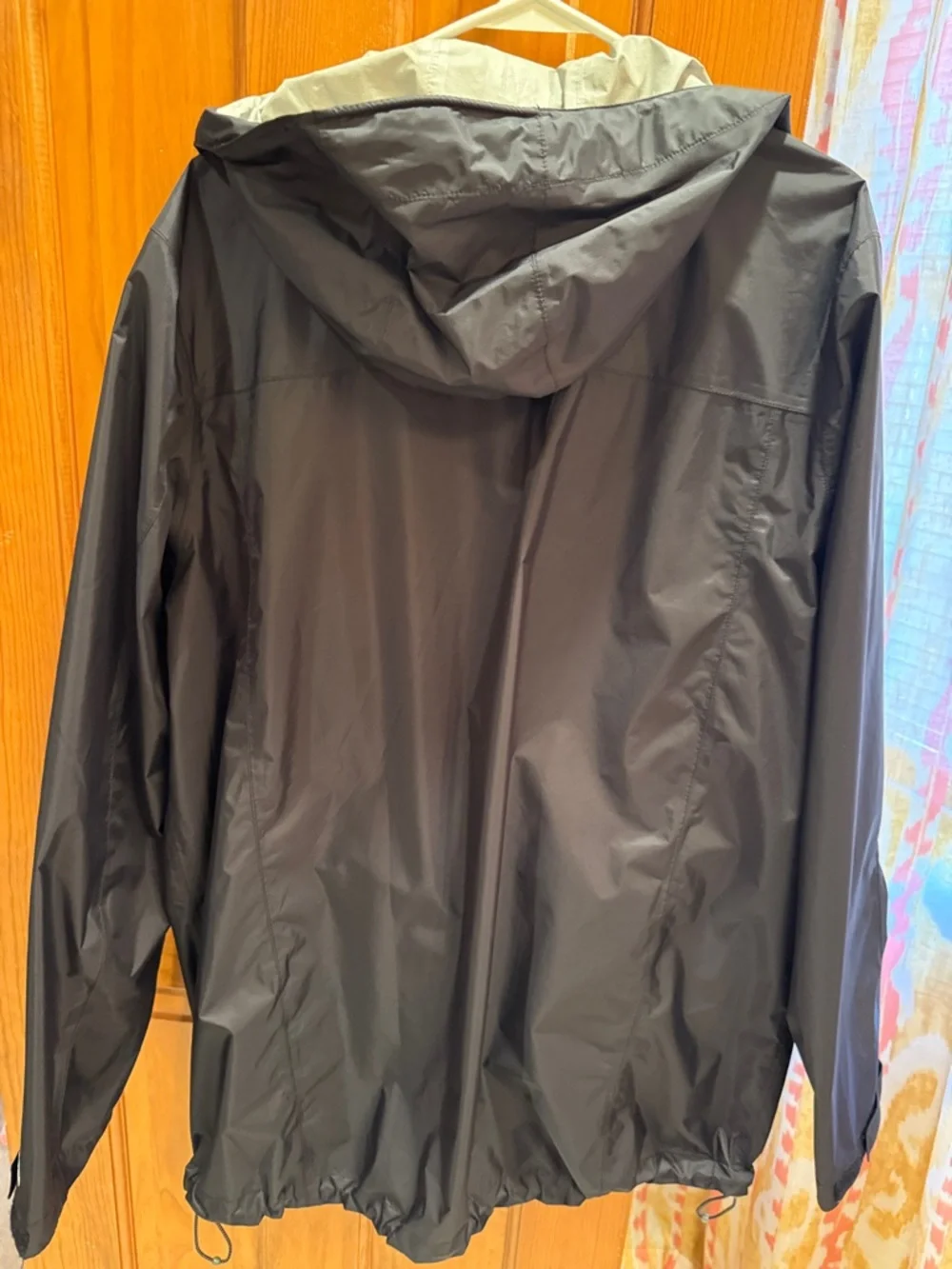 L.L. Bean Men’s Hooded Rain Jacket in Black with Light Gray Lining - Picture 5 of 5